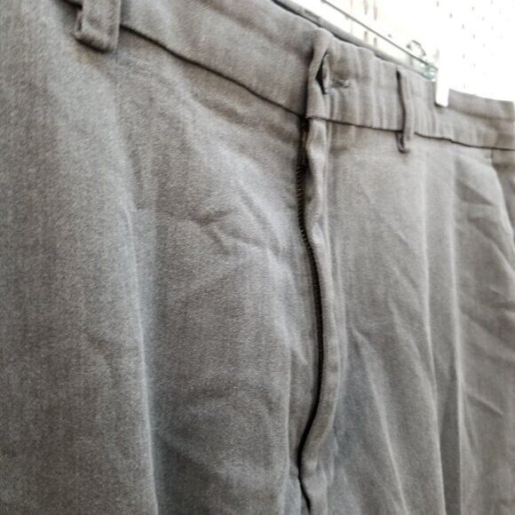 Haggar Mens Size 42x29 Gray Solid Khaki Chino Pants - Picture 3 of 9